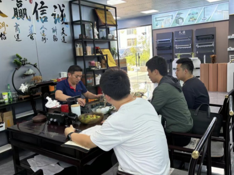 欧洁佳侧面照_副本.jpg